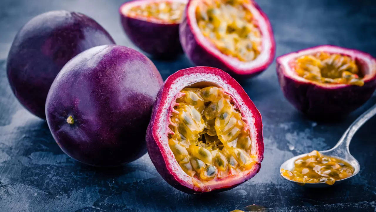 Passionfruit (Passiflora edulis)