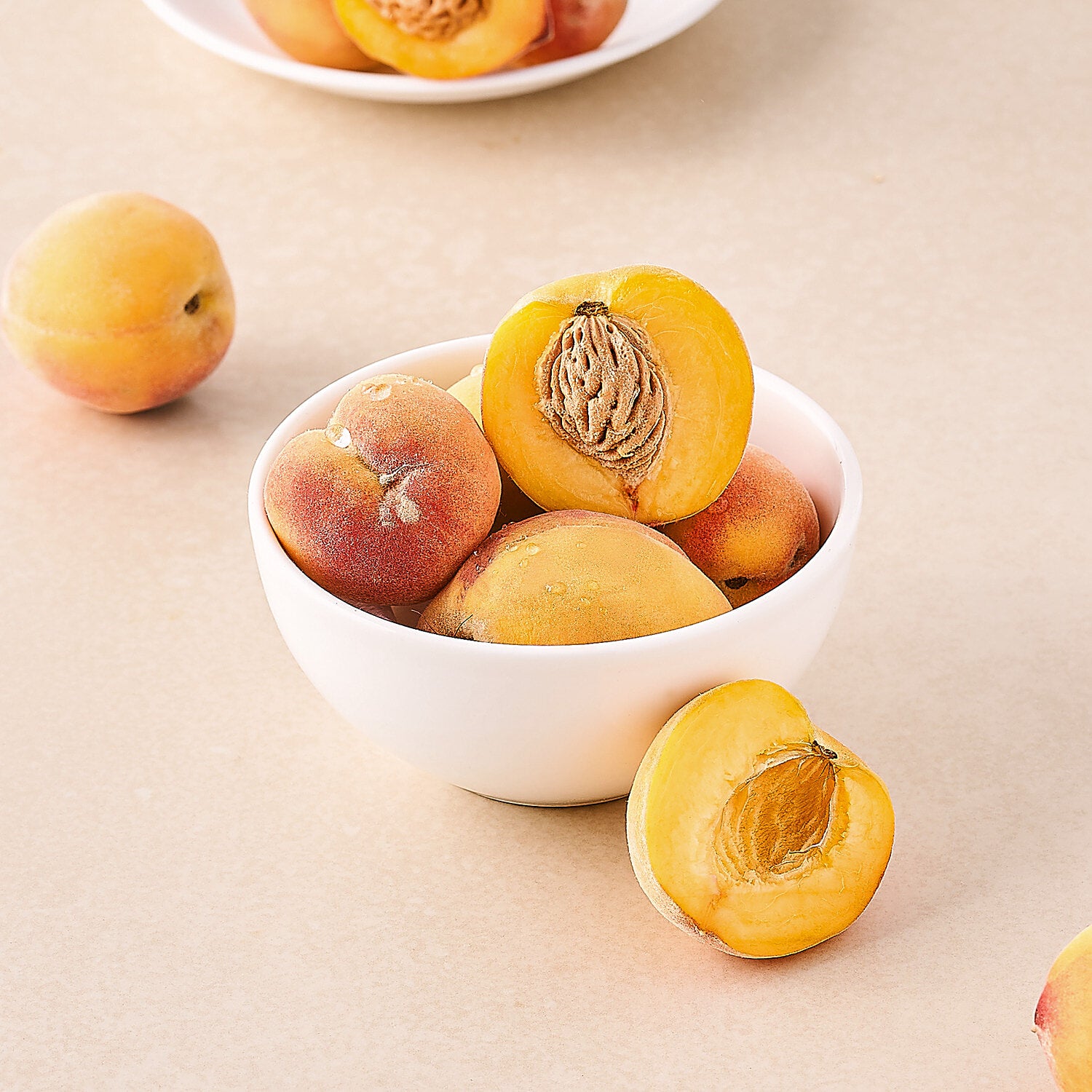 Peach (Prunus persica) – Sweet and Juicy Summer Fruit, Rich in Vitamins and Antioxidant