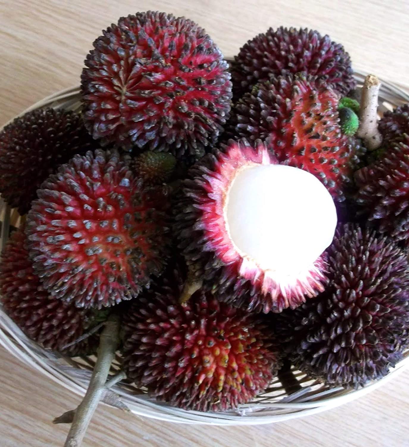 Pulasan (Nephelium ramboutan-ake) – Tropical Sweet and Juicy Fruit