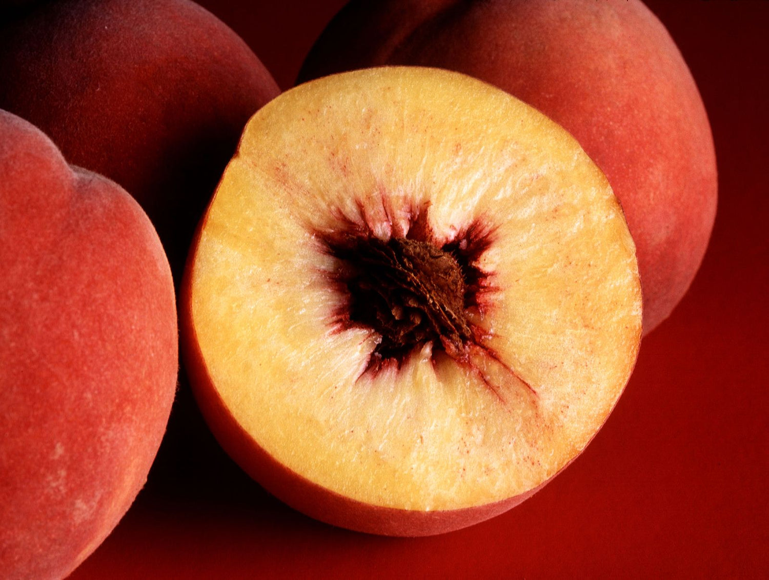 Peach (Prunus persica) – Sweet and Juicy Summer Fruit, Rich in Vitamins and Antioxidant