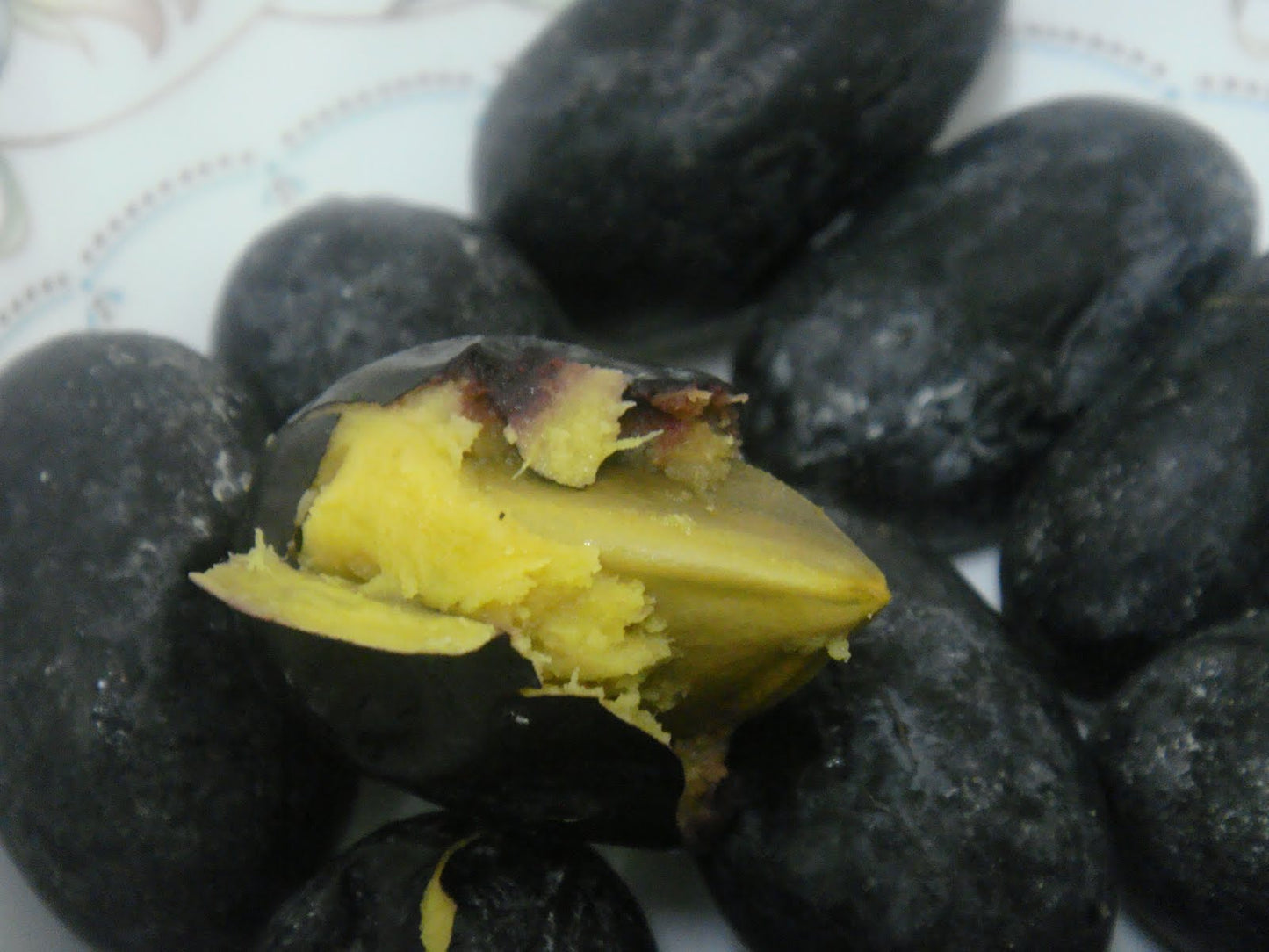 Dabai Fruit (Canarium odontophyllum)