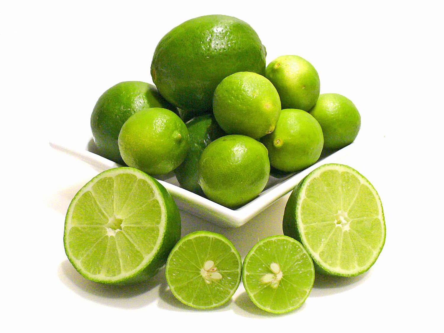 Persian Lime (Citrus latifolia) – Seedless, Juicy Lime for Cooking, Beverages, and Garnishing