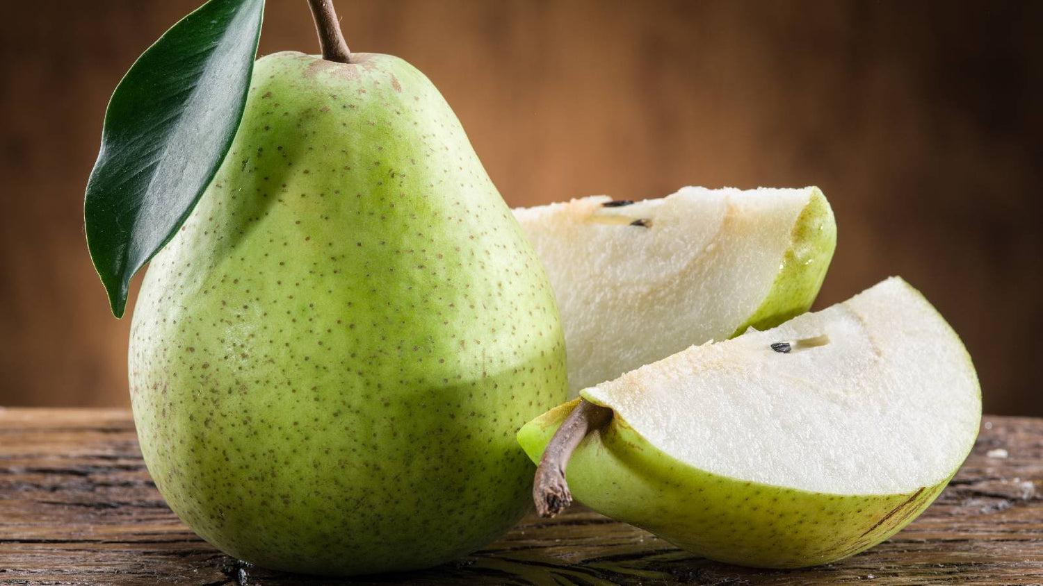 Pear (Pyrus spp.) – Sweet, Juicy, and Crisp Fruit for Healthy Snacking